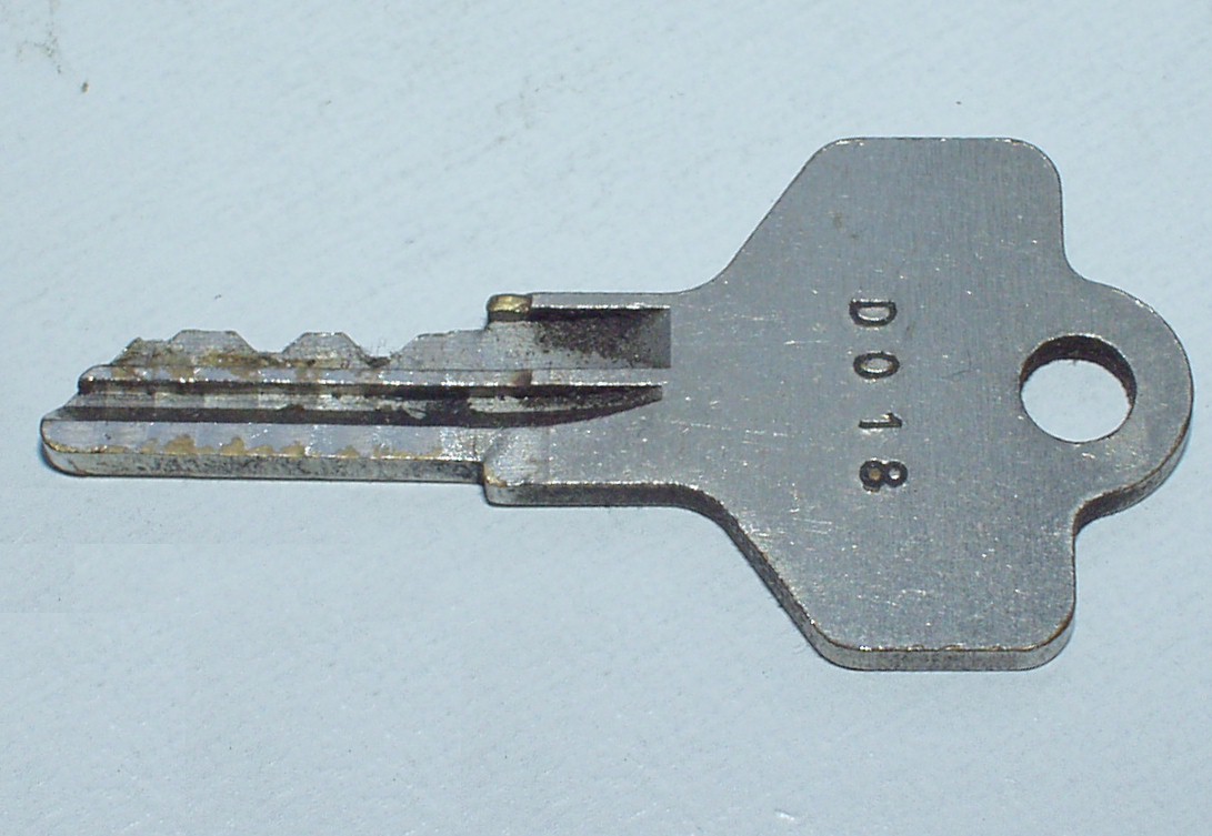 ALLEN BRADLEY D018, DO18 KEY FOR SELECTOR SWITCH CYLINDER LOCK eBay